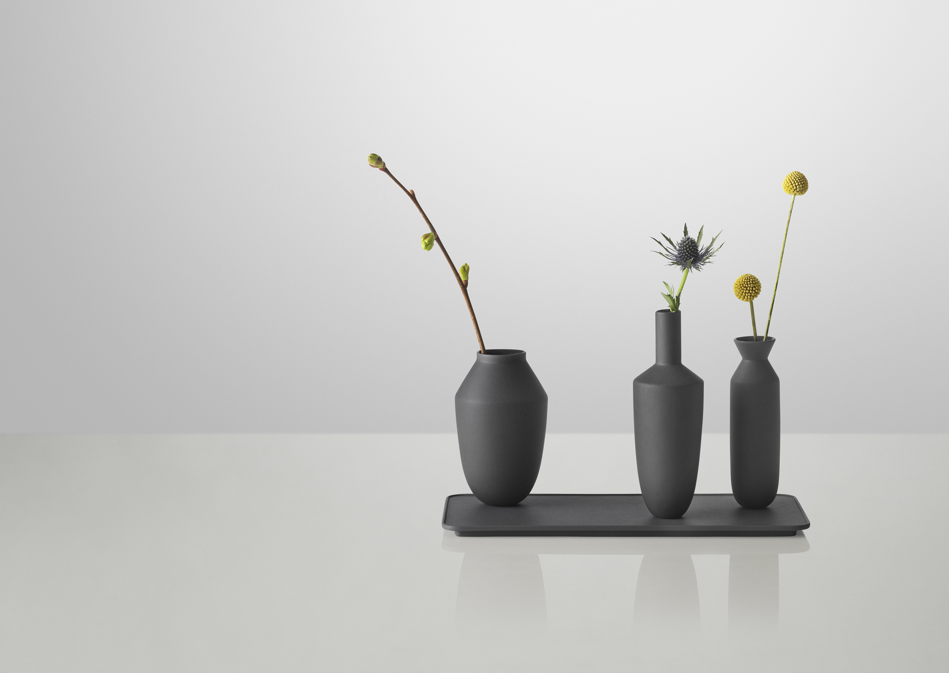 Balance_vase_set_black_flower--