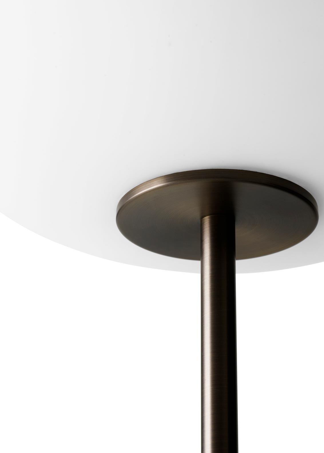 1840639_EU_1840639U_US_JWDA_Floor_Lamp_White_Marble_Bronzed_Brass_close_up.jpg