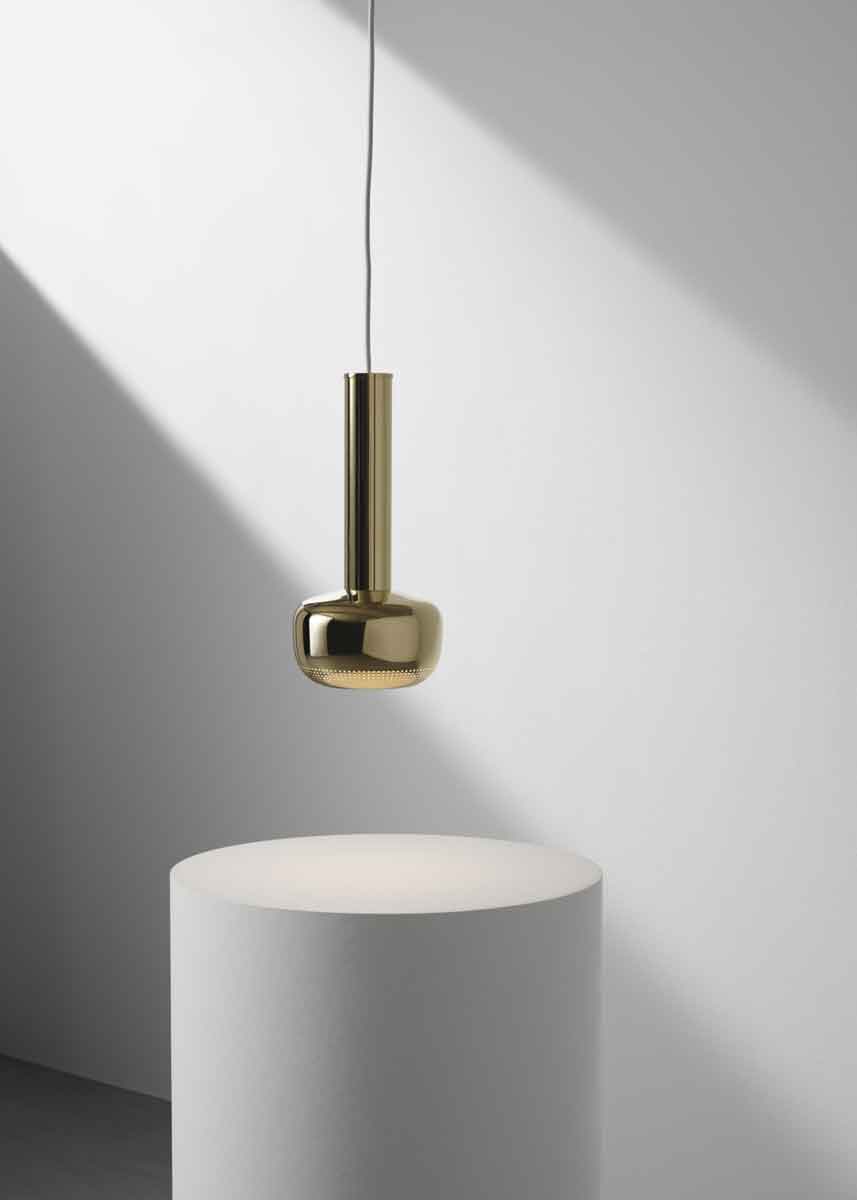 AW23-VL56-Brass-Podium-Studio-60491.jpg