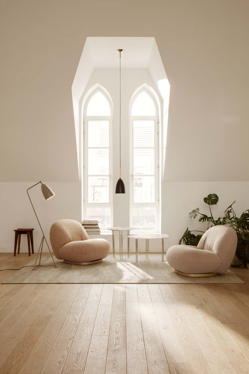 TrefleStool_GrashoppaFloorLamp_PachaLoungeChair_GrashoppaPendant_IOICoffeeTable_On.jpg