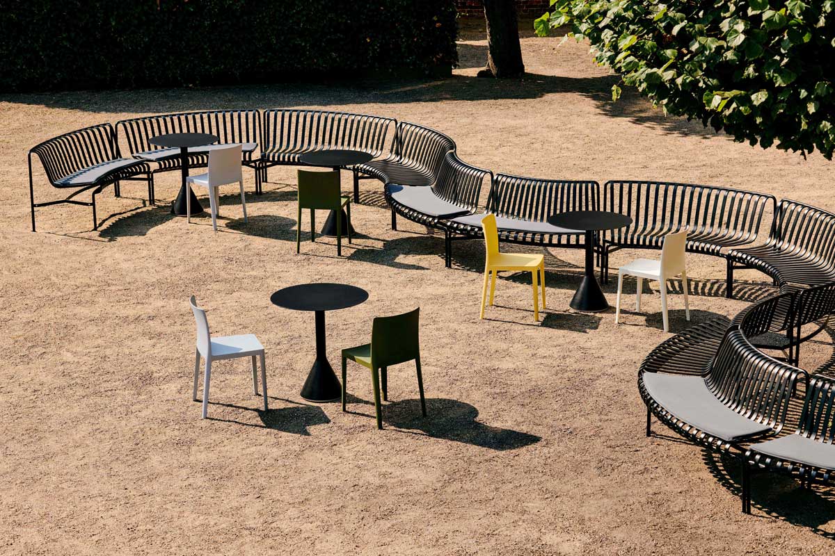 Palissade-Park-Dining-Bench-In_Out-anthracite_Elementaire-Chair-olive_Palissade-Cone-Table-anthracite.jpg