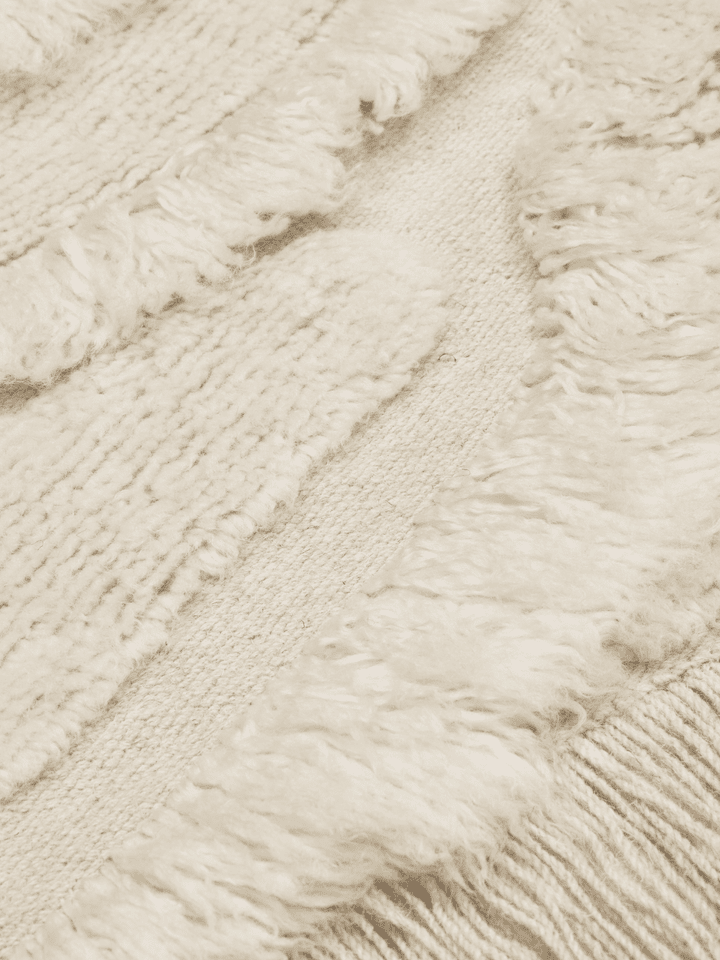 FermLiving_AW26_RimeWallRug_110x145_Off-white_1104274627_3.png