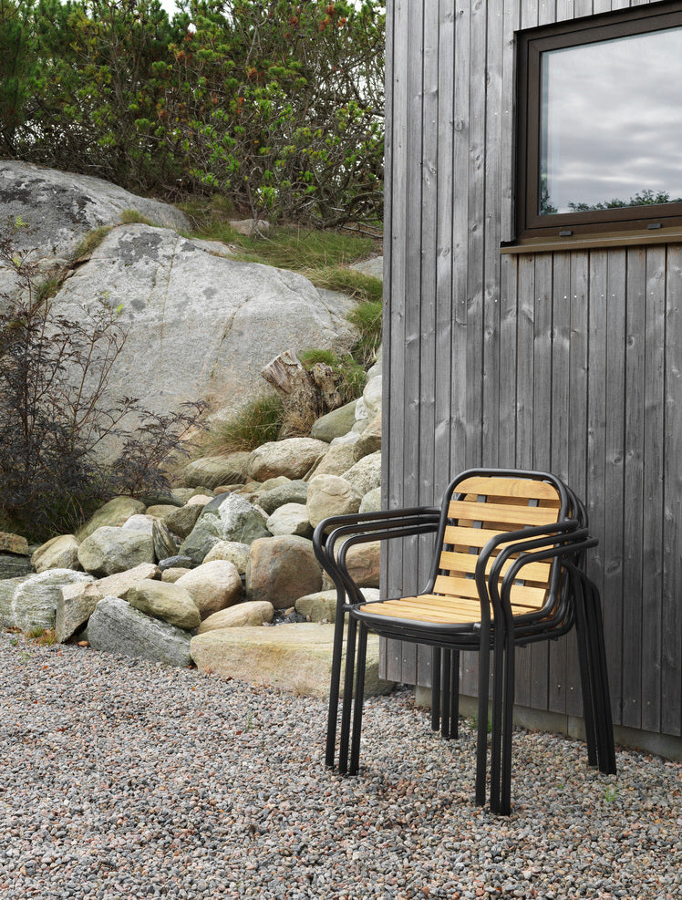 2023_Vig_Armchair_Robinia_Black_02.jpg