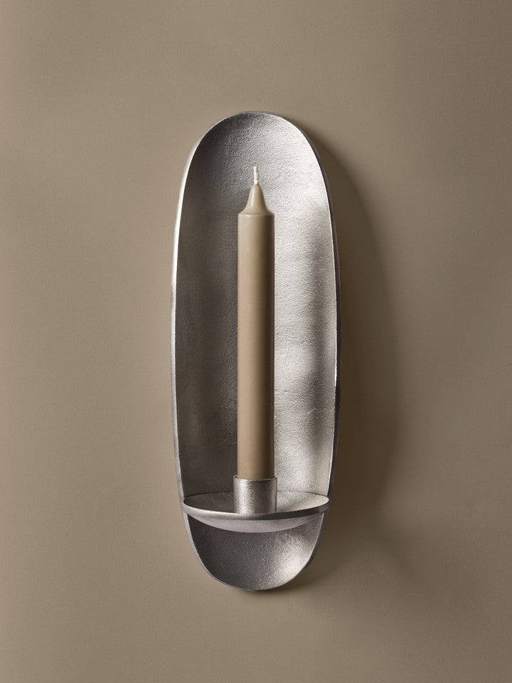 FermLiving_AW25_PackshotsWithBackground_AgapéWallCandleHolder_Aluminium_1104271775.jpg