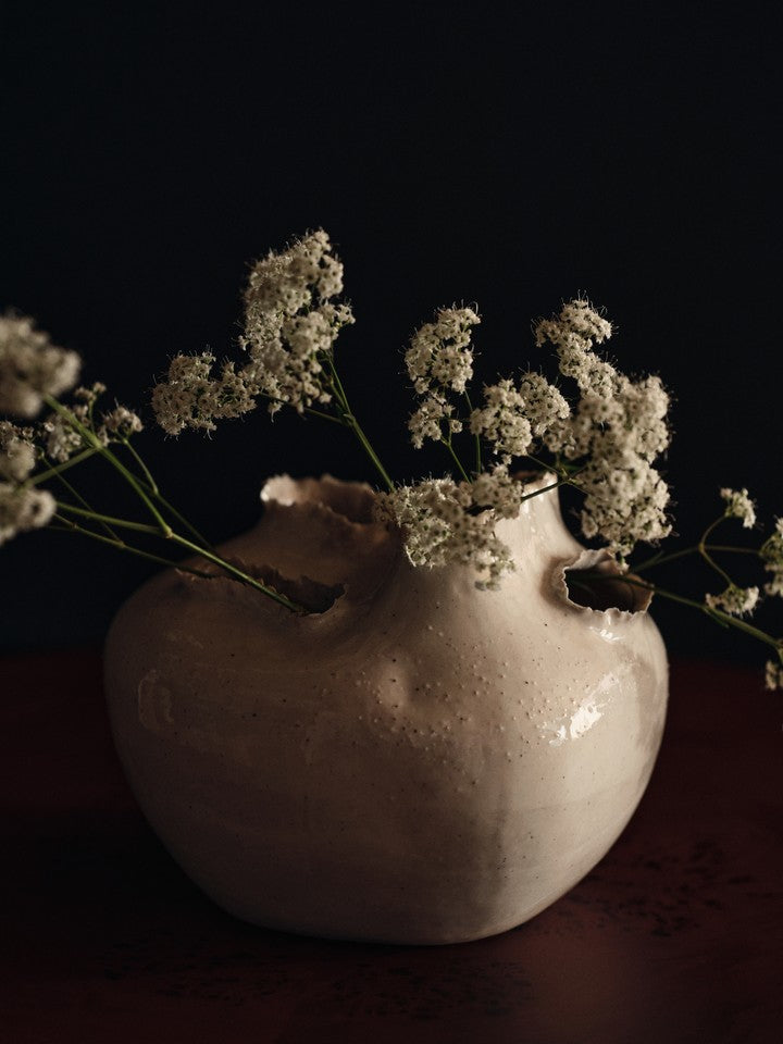 FermLiving_AW26_TereoRoundVase_Off-whiteSpeckle_1104274192.jpg
