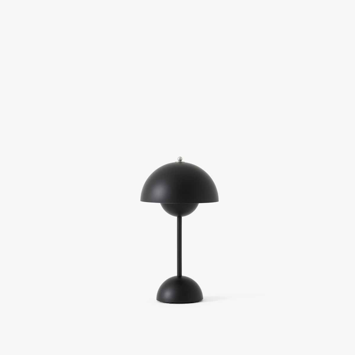Flowerpot_VP9_Matt-Black_Lighting.jpg