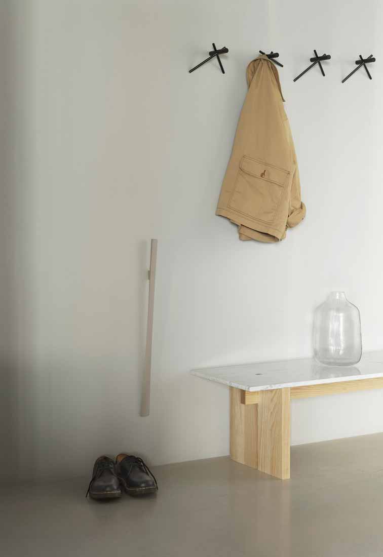 2022_Shoehorn_Warm_Grey_Stick_Hook_Black.jpg