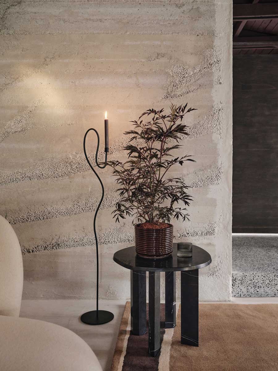fermLIVING_AW24_ValseFloorCandleHolder_Black_1104269850_TaulaSideTable_Black_1104270182_CorduroyPot_CarobBrown_1104270075.jpg