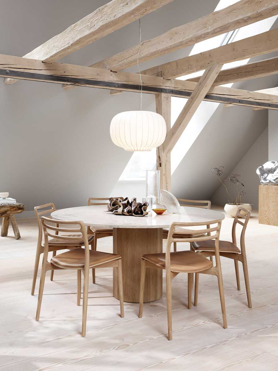 vipp-495-cabin-round-table-lightoak-02_1-(1).jpg