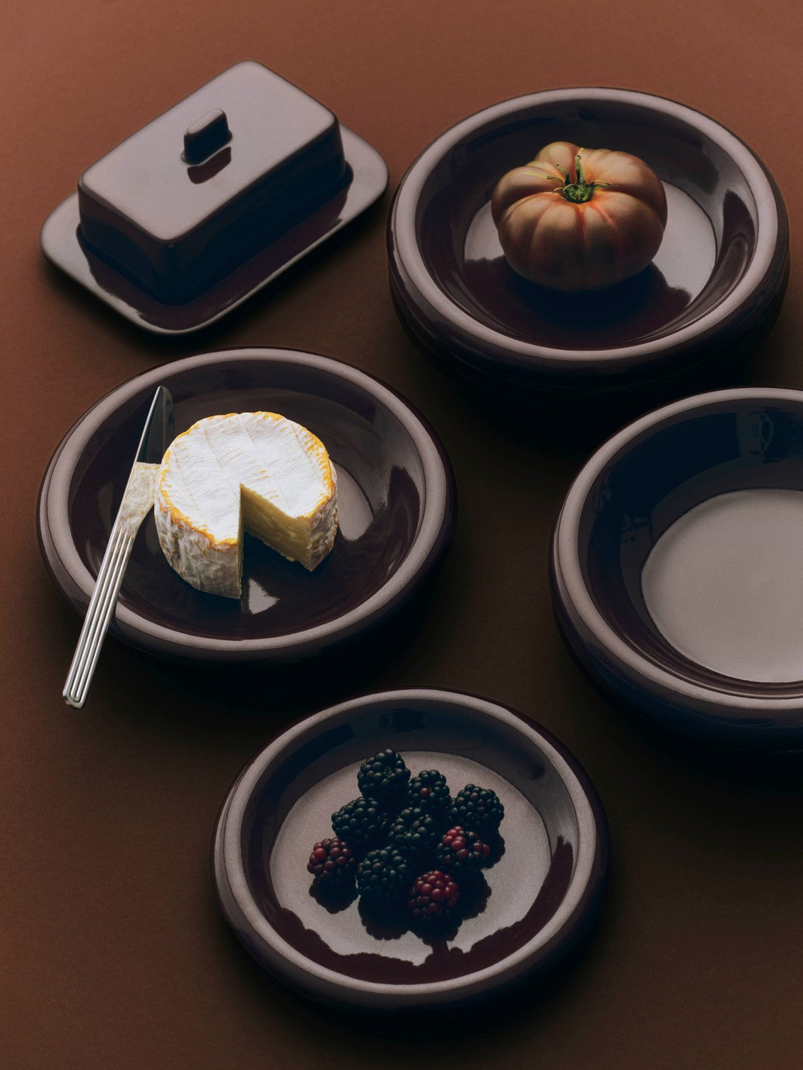 Barro Plate 18 burgundy_Barro Butter Dish burgundy_Sunday Knife.jpg
