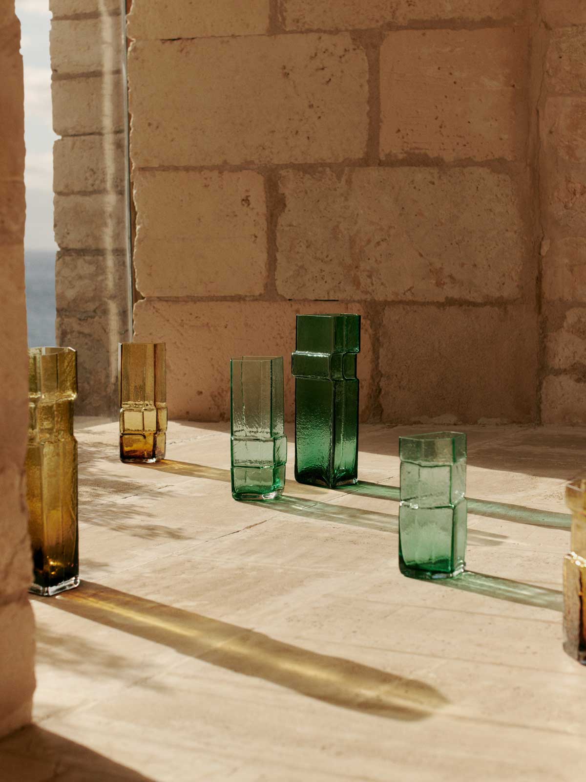 FermLiving_SS25_MuroVase_RecycledGreen_1104270785_1104270786_1104270787_MuroVase_H30_RecycledAmber_1104270744_1104270745-(1).jpg