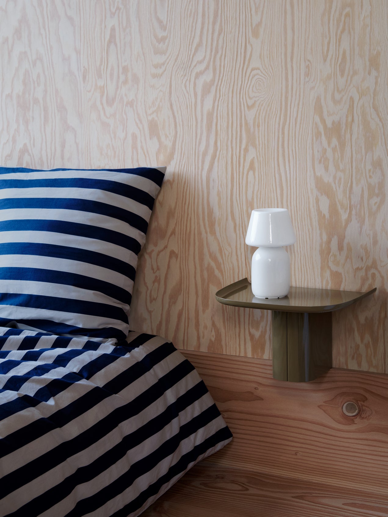 Korpus Shelf S brown_Apollo Portable_Ete midnight blue and light grey.jpg
