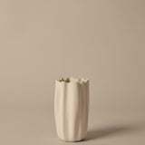FermLiving_SS26_PackshotsWithBackground_NiumVase_H23_Off-white_1104272492.jpg