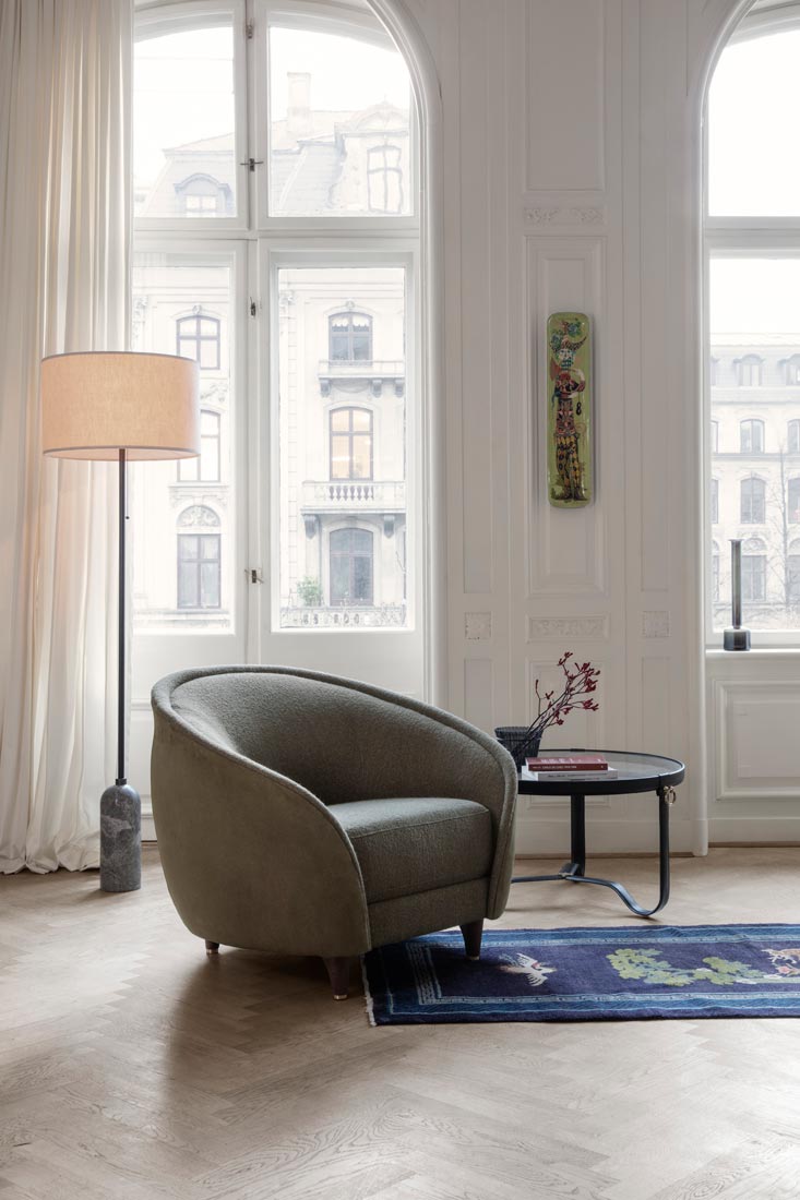 ReversLoungeChair_GravityFloorLamp_AdnetCoffeTable_MategotFlowerpot_On.jpg