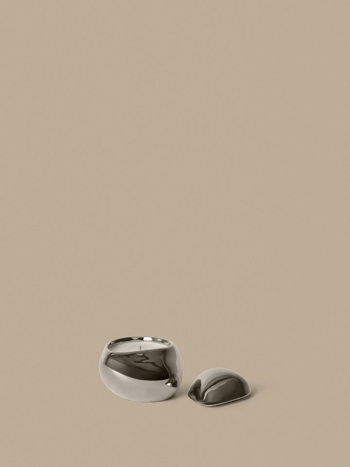 FermLiving_Holiday2026_PackshotsWithBackground_BellureScentedCandle_Silver_1104273902.jpg