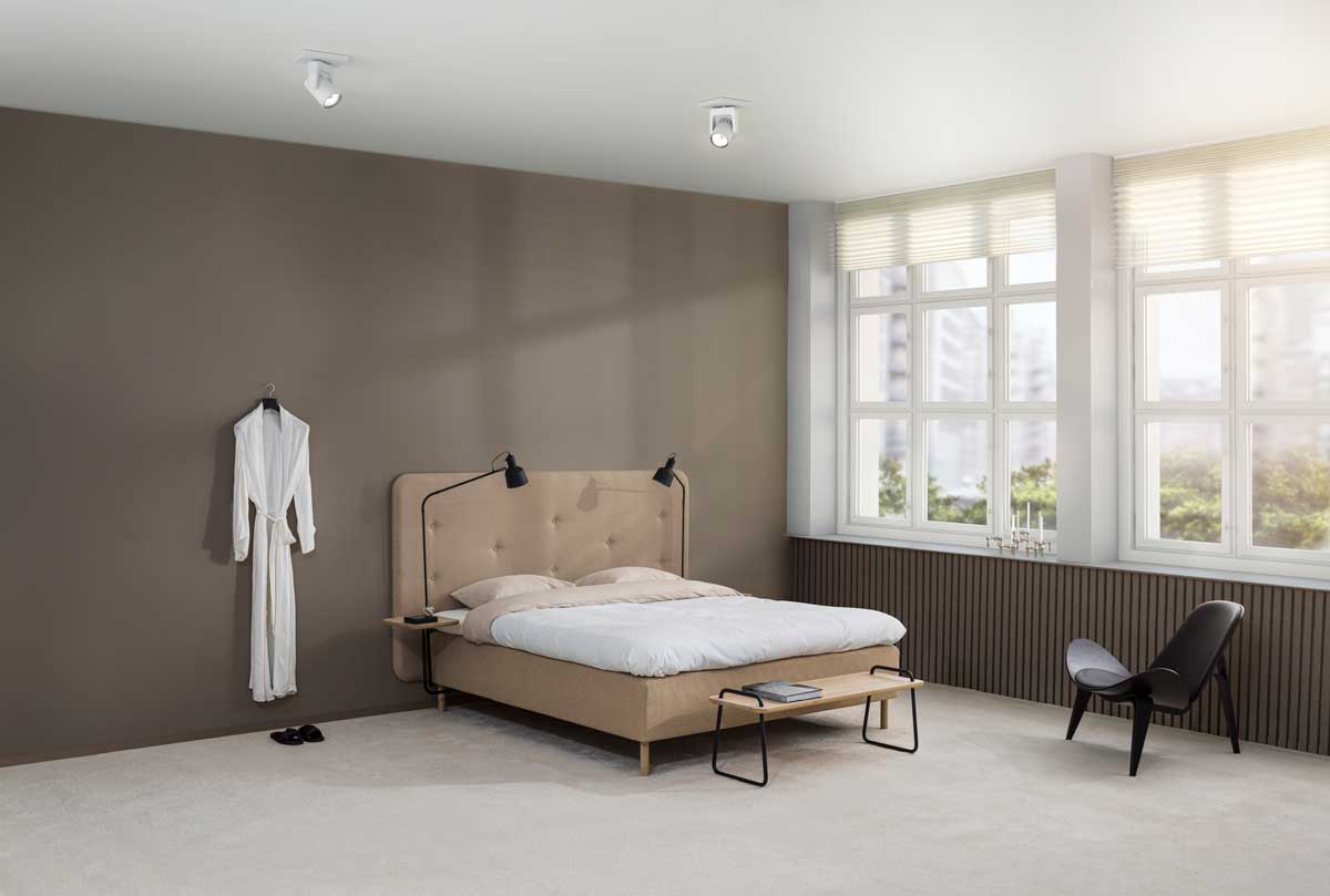 Jensen_Ambassador_Nordic-Seamless_Beige483_Fenix-Portrait_Add-on-oak-Sit-on-Add-on-lamp_0003.jpg