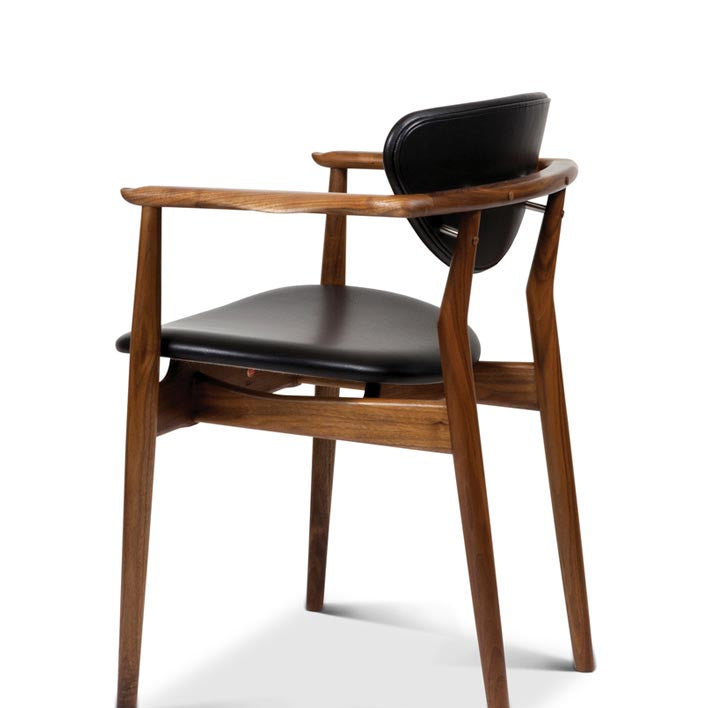 Packshot_109-Chair_House-of-Finn-Juhl_Walnut.jpg