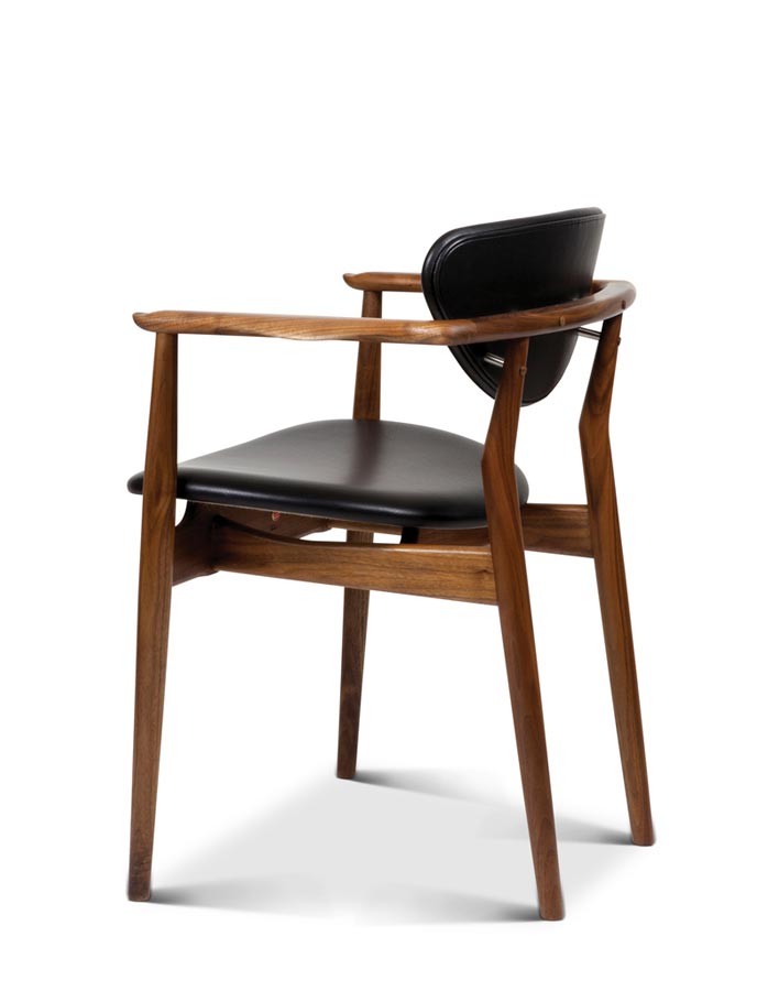 Packshot_109-Chair_House-of-Finn-Juhl_Walnut.jpg