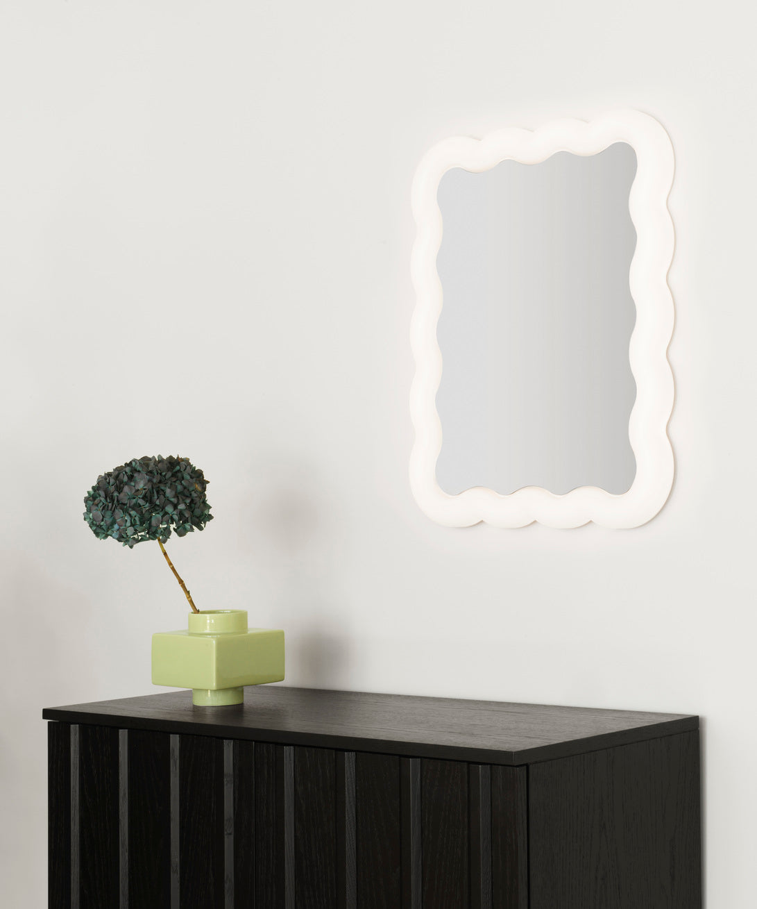 2023_Illu_Mirror_65x50_Rib_Cabinet_Soft_Black_Deko_Object_S4_Sage_02.jpg