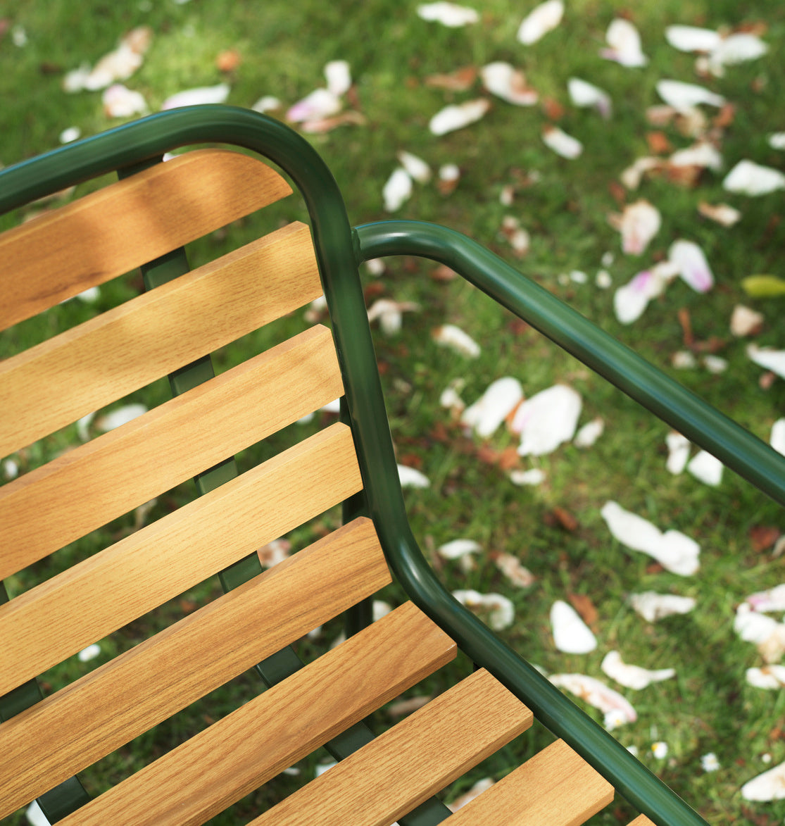 2023_Vig_Armchair_Wood_Dark_Green_Detail_02.jpg