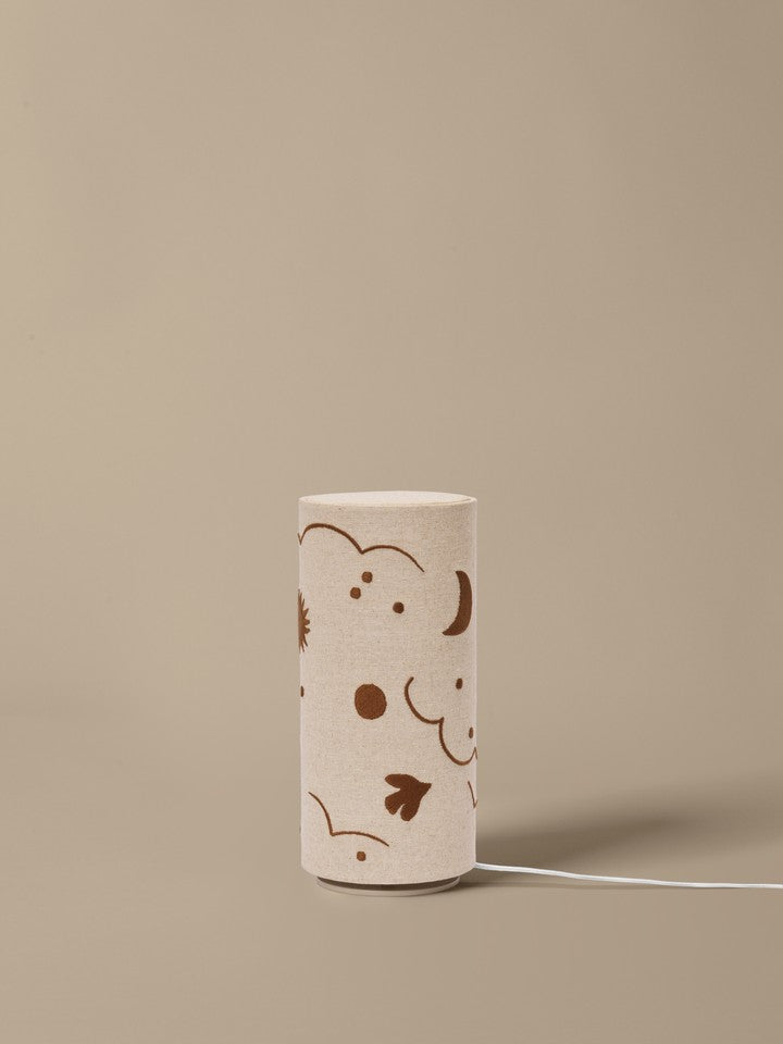 FermLiving_SS26_PackshotsWithBackground_SkyeTableLamp_Natural-Bronze_1104273319.jpg