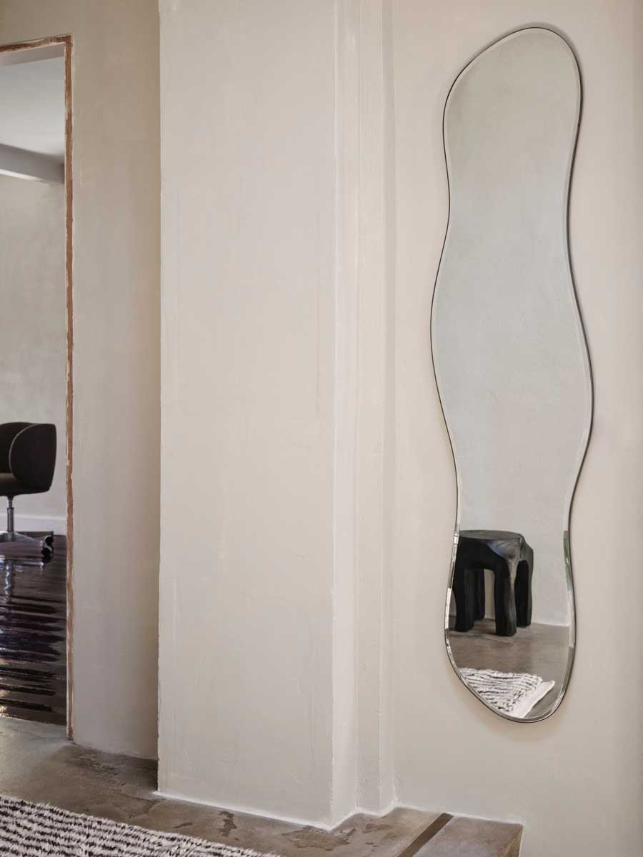 fermLIVING_AW24_PondMirrorFullSize_DarkChrome_1104269704_2.jpg