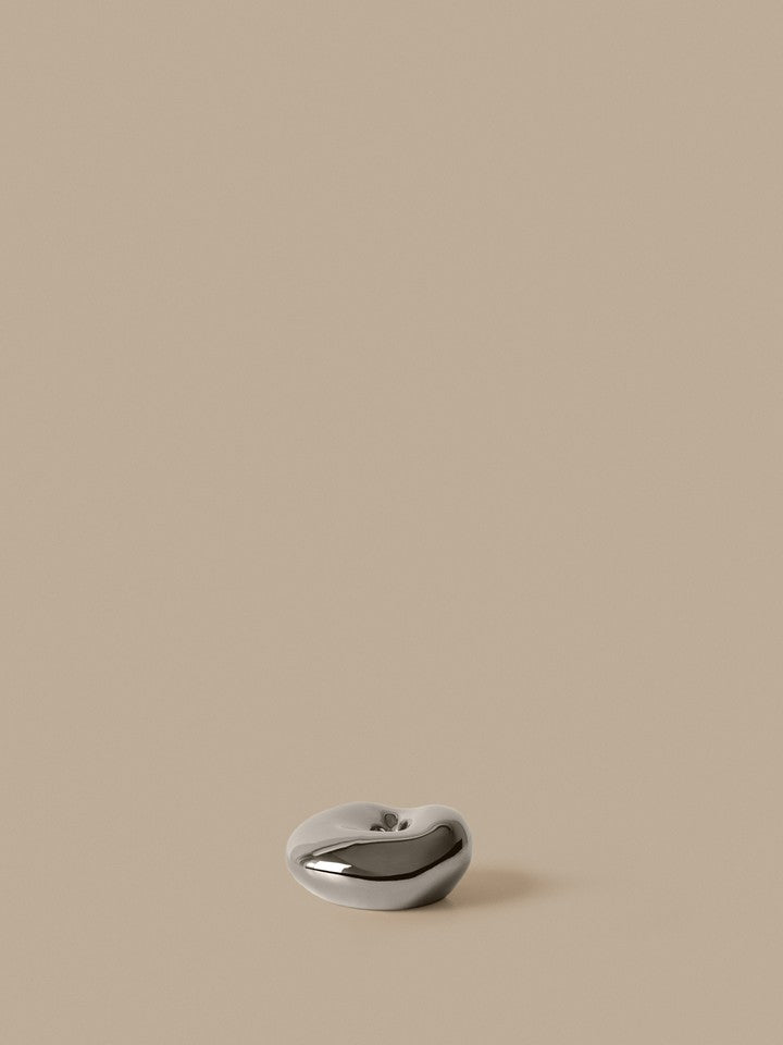 FermLiving_Holiday2026_PackshotsWithBackground_BellureCandleHolder_Silver_1104273898.jpg