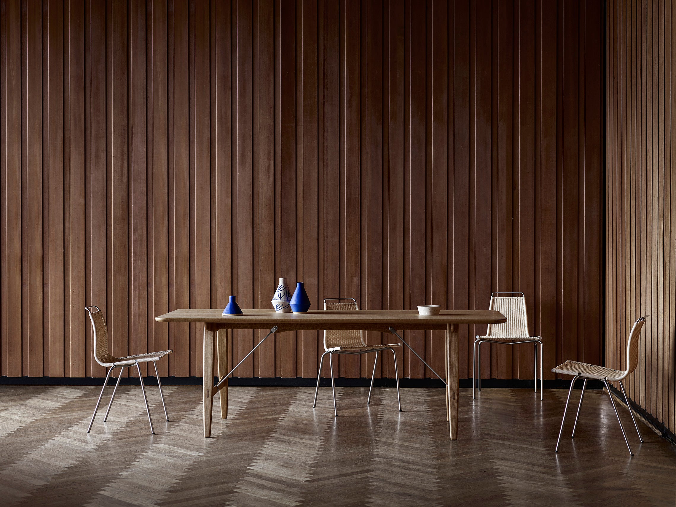 Mogensen_BM1160_Hunting-Table-Oak_Kjaerholm_PK1-Wicker_Landscape.jpg