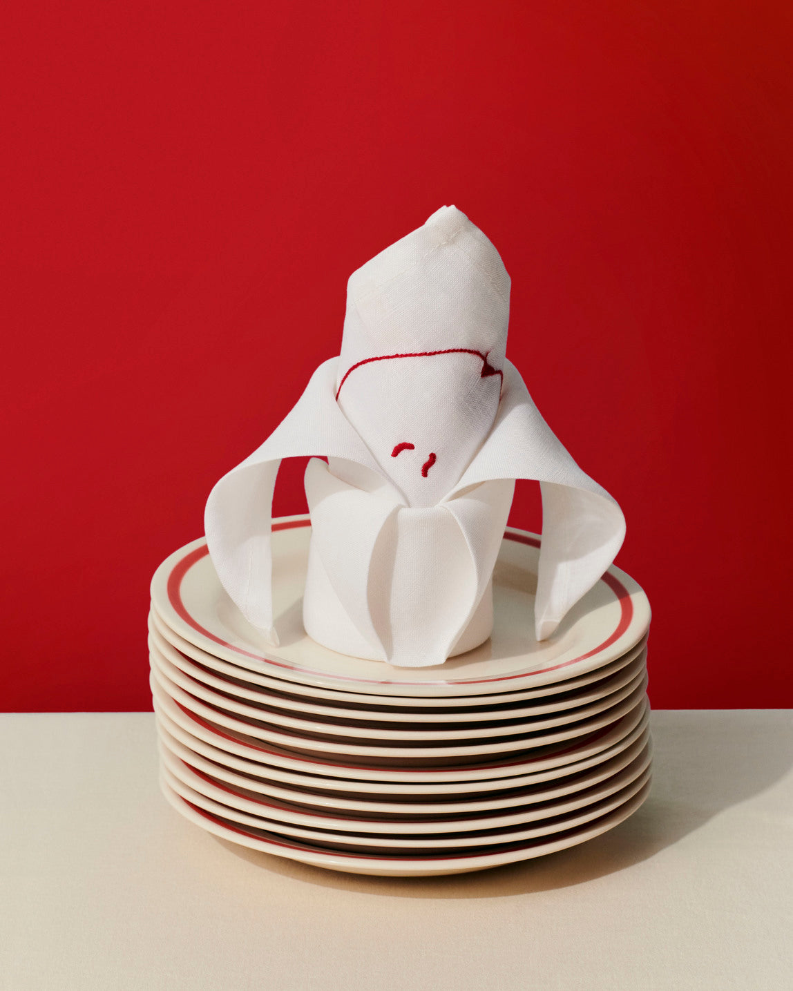 Sobremesa Plate 18,5 Set of 2 red_Sobremesa Napkin Set of 4 white.jpg