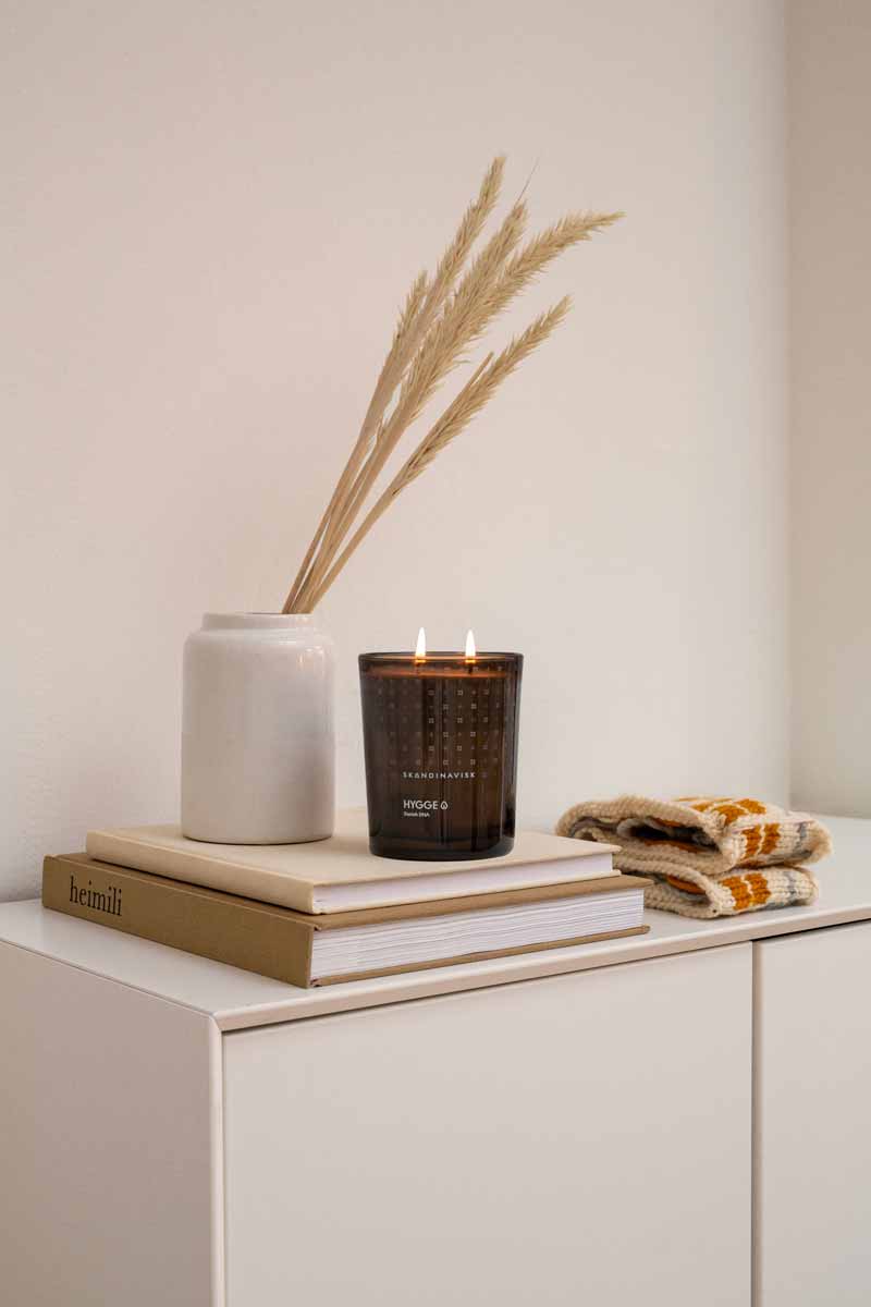 20140_100_STYLING_HYGGE_SCENTED_CANDLE_350G.jpg