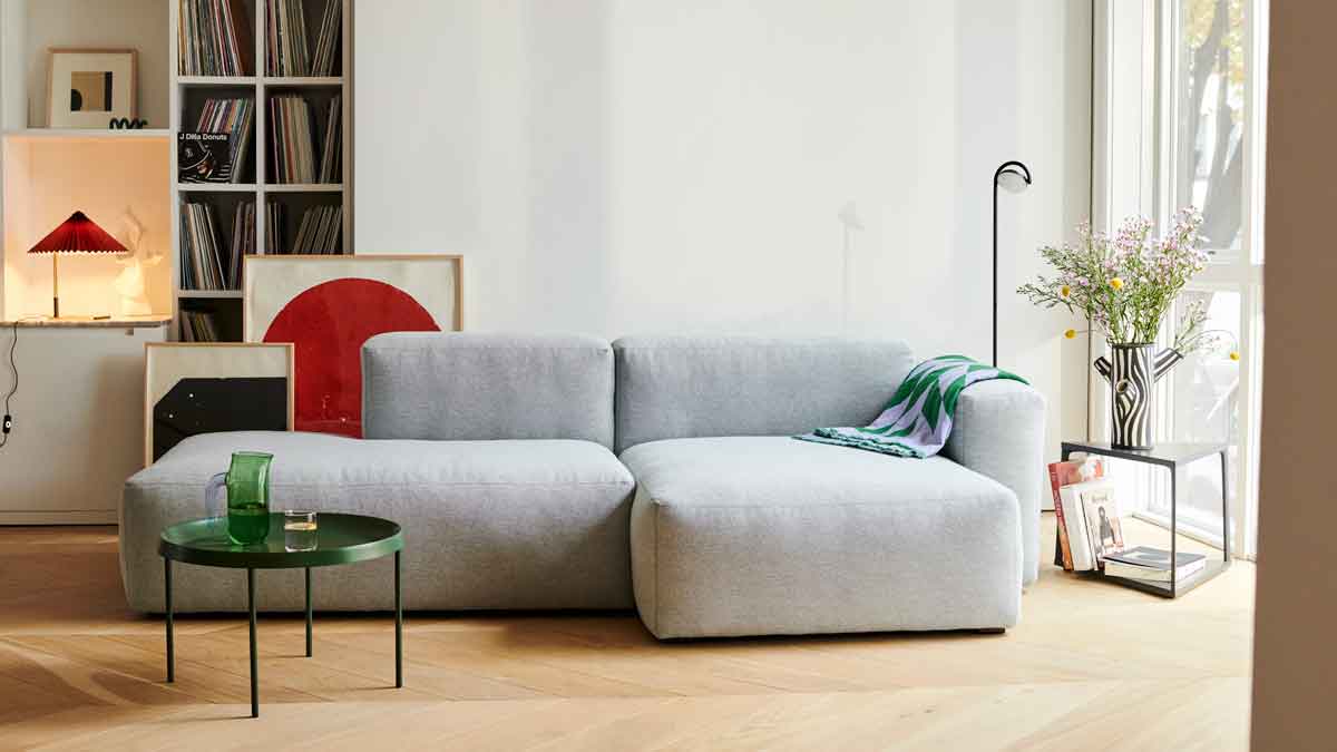 Mags-Soft-Low-2_5-seater-comb-3-Mode-002_Tulou-Coffee-Table-matt-green_Marselis-Floor-Lamp.jpg
