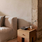 FermLiving_SS25_KubenBedsideTable_1x1_NaturalOakVeneer_1104271032_DedaliVase_H11_Off-white_1104271034_PressHighTray_Aluminium_1104270860.jpg