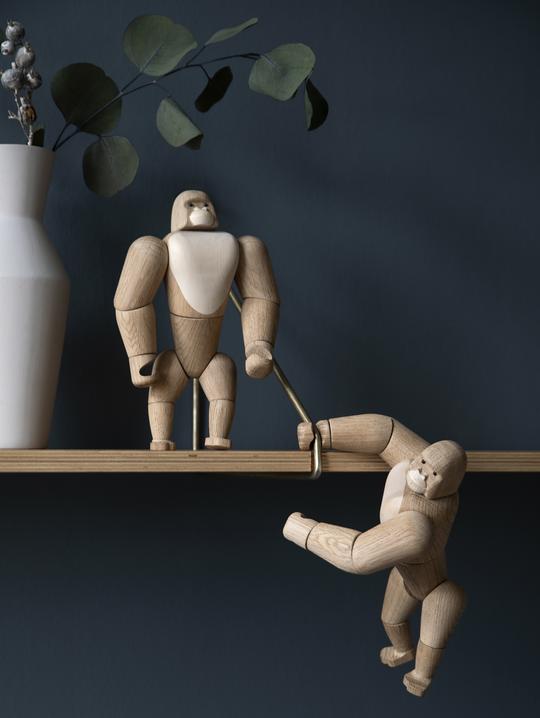 gorillas_hanging_standing_540x.jpg