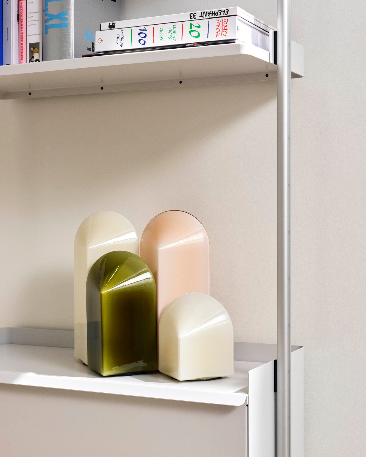 Parade Table Lamp 160 shell white_240 moss green_320 blush pink_shell white_Pier System white powder coated steel clear anodised alu profiles 02.jpg