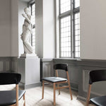 1401025_Normann_Copenhagen_Herit_Chair_Upholstery_Smoked_Oak_Spectrum_Leather_Black_Group_01.jpg