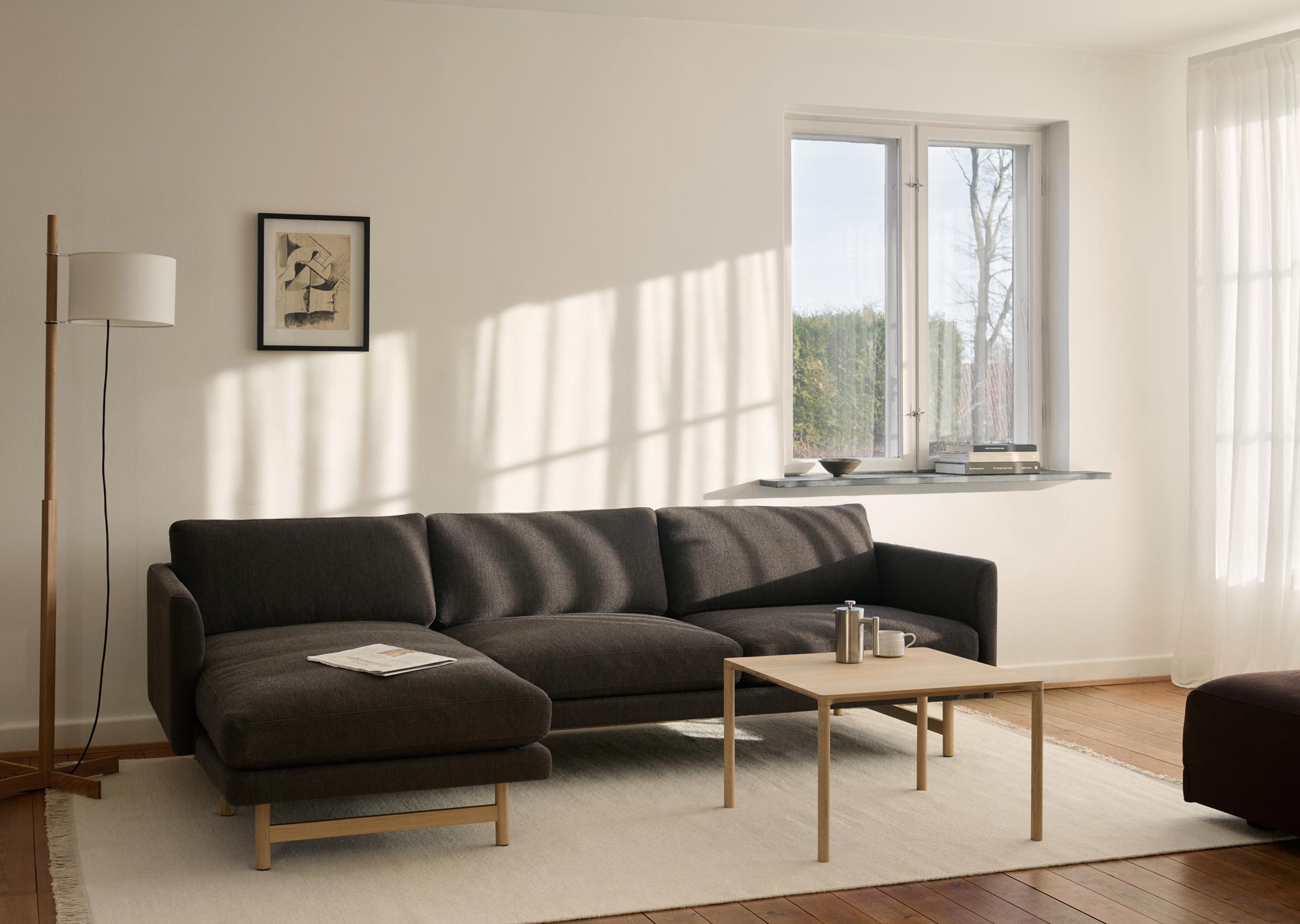 Calmo-80-Sofa_M_chaiselong-3-seater_Ecriture380OakLacq_PilotiOaklightoil.jpg