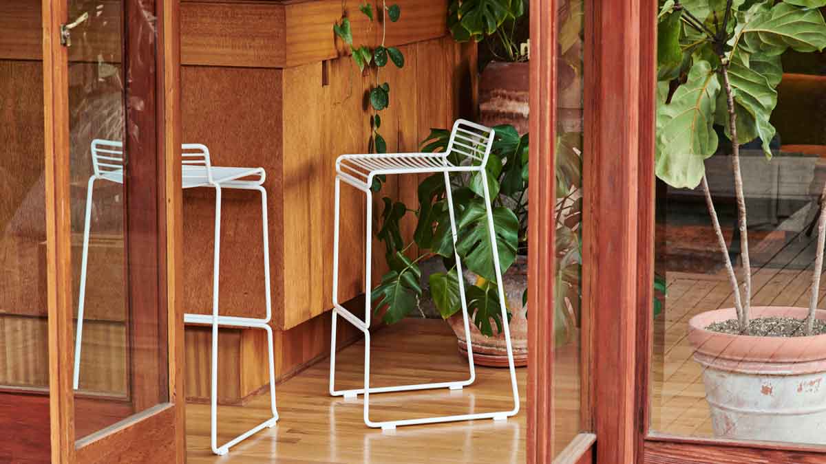 Hee-Bar-Stool-white_01.jpg