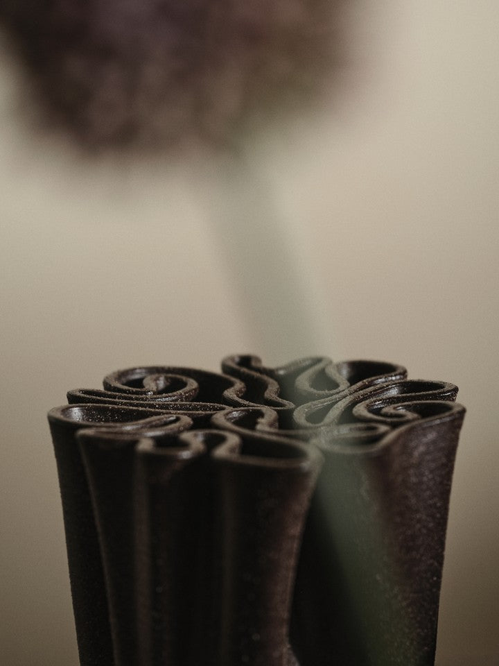 FermLiving_AW26_DedaliVase_H25_DarkBrown_1104274188.jpg