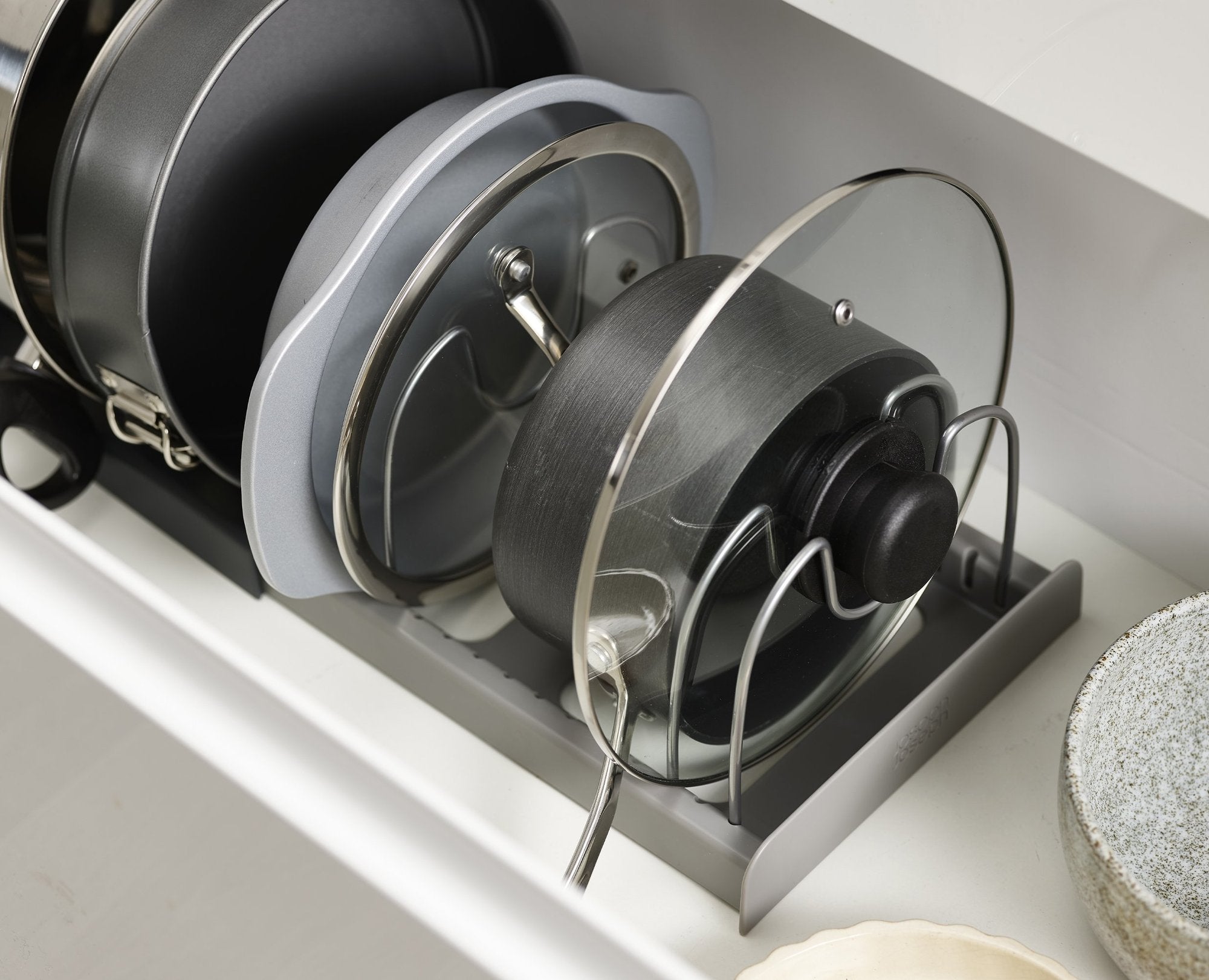 JJ_DrawerStore-Expanding-Cookware-Organiser_Grey_85167_IU2_537c8e49-a2db-48a8-a2d0-61aa60afb56a_2000x.jpg