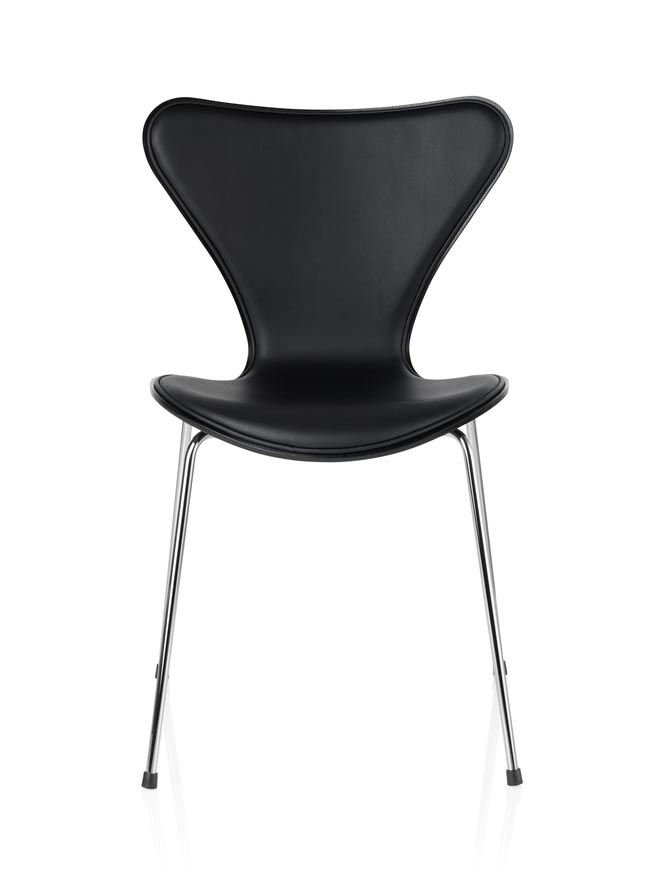 Fritz-Hansen_Series-7_3107_Arne-Jacobsen_front-upholstered_-black-leather.jpg