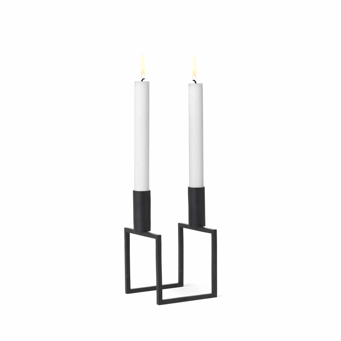 BL10002_Kubus-Line_Black_With_Candle_and_Flame_Angle_300.jpg