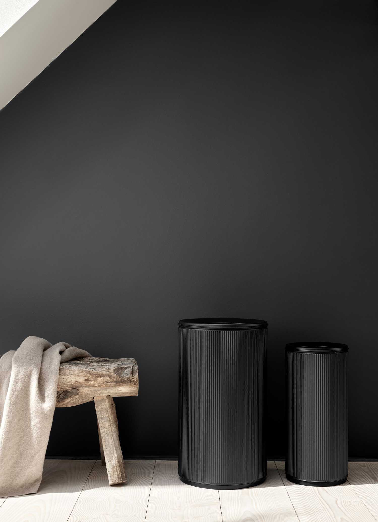 vipp18-vipp19-open-top-bin-black-01-(1).jpg
