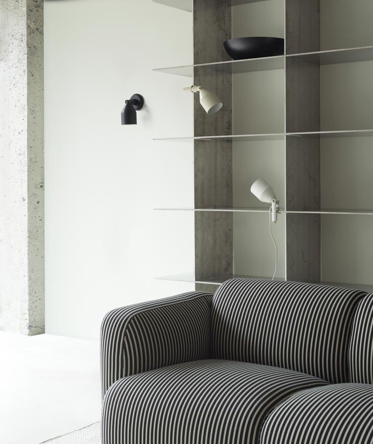 2022_Klip_Lamp_White_Sand_Black_Swell_Sofa.jpg