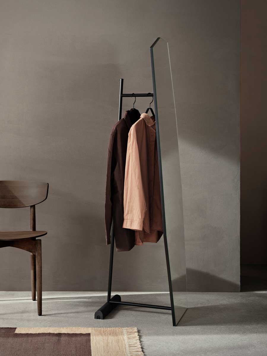 fermLIVING_SS24_ShardFreeStandingMirror_1104267553_01.jpg