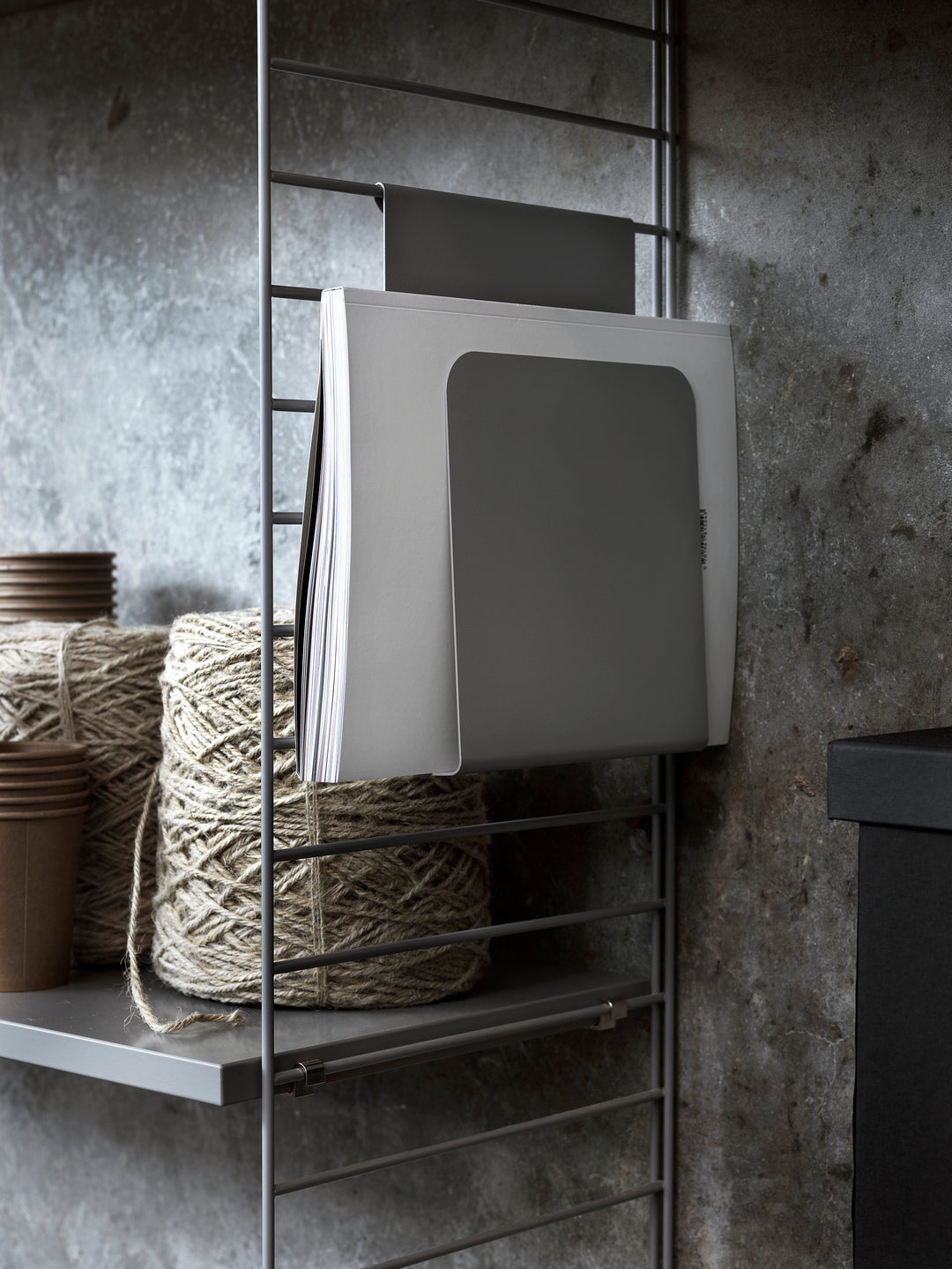 string-plus-magazine-holder-grey_cropped_portrait_xlarge.jpg