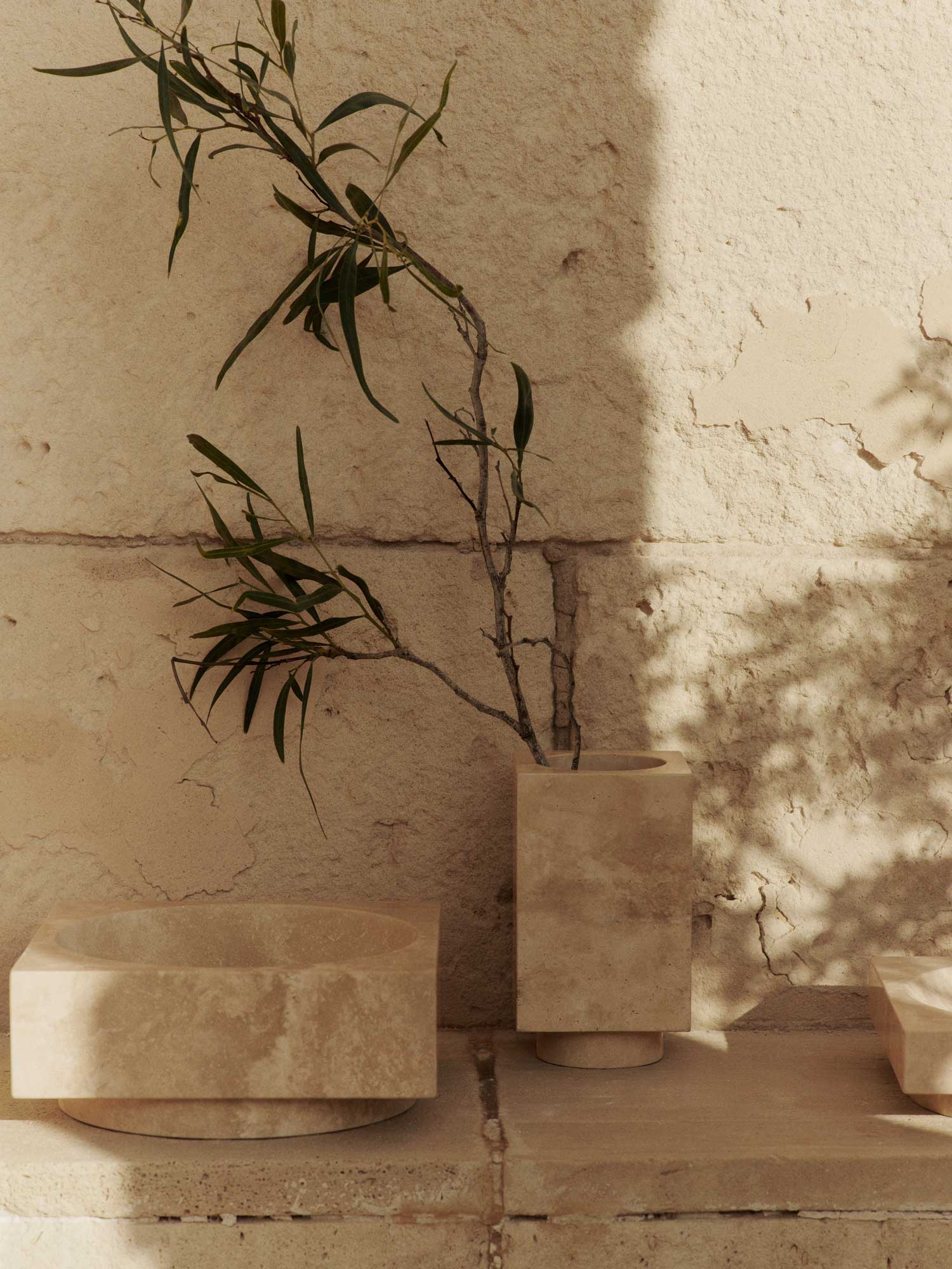 FermLiving_SS25_HewVase_Travertine_1104271229_HewHighCentrepiece_Travertine_1104271231.jpg