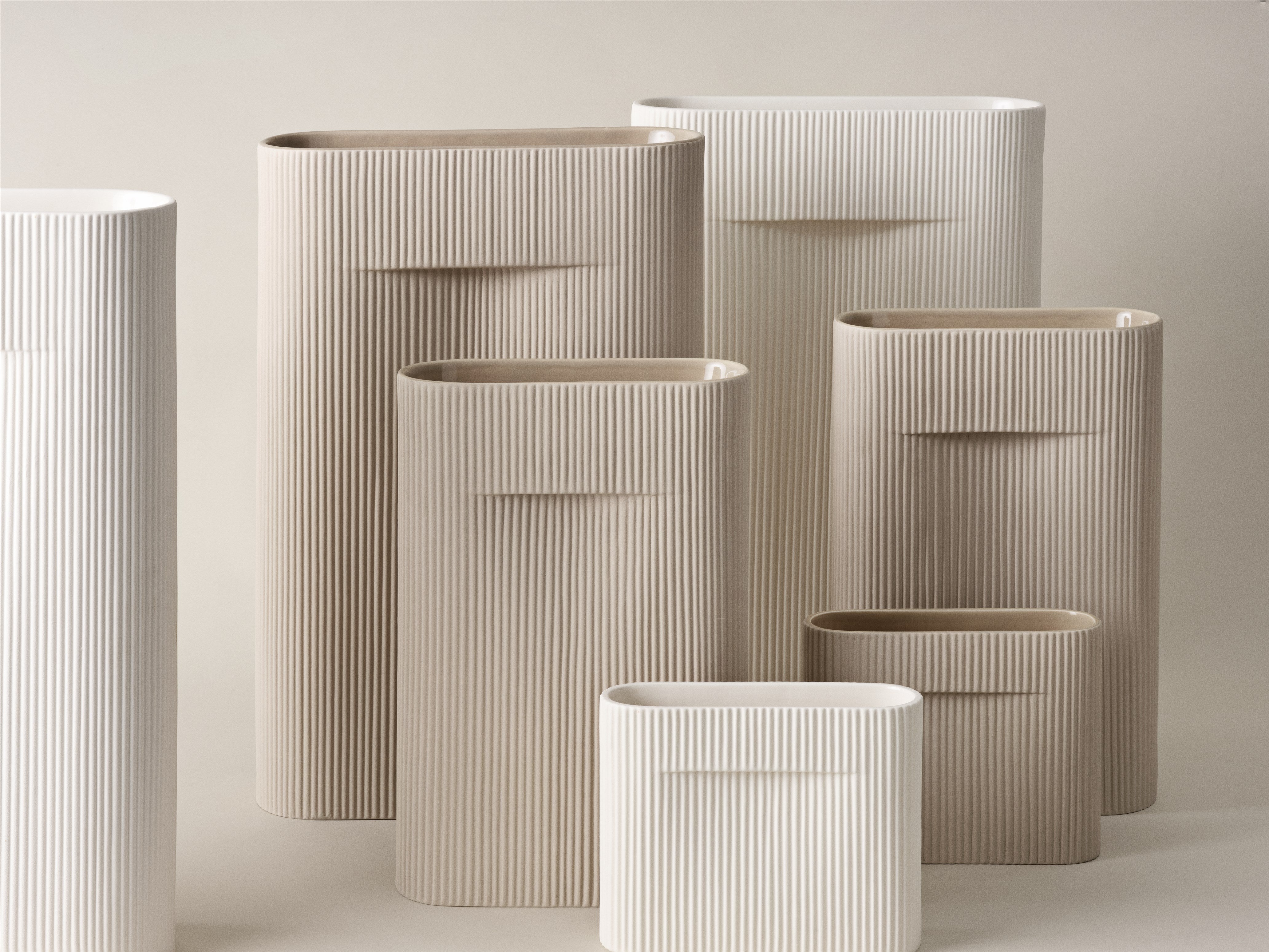 Ridge-vase-beige-off-white-concept-muuto-org_(150).jpg