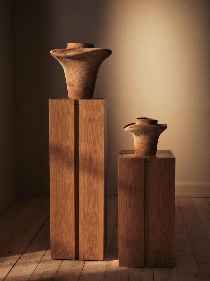 FermLiving_SS26_EvioVase_1104272541_1104272538_ParcelPlinth_1104273069_1104273070.jpg