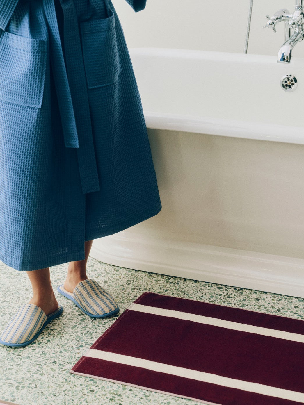 Waffle Slippers Stripe Dusty blue_Stripe Bath Mat burgundy_Waffle Bathrobe dusty blue (1).jpg