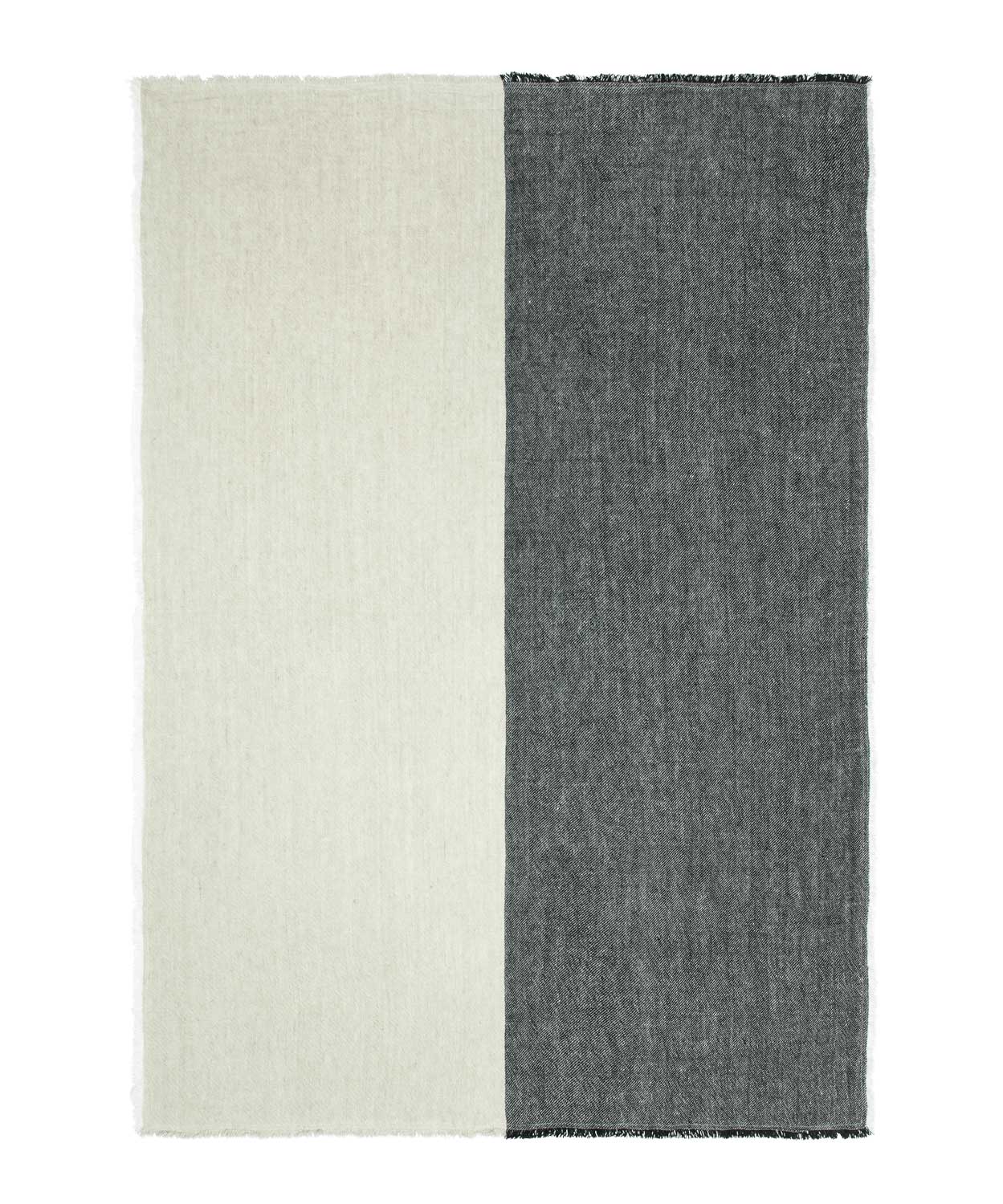 FermLiving_SS25_PilaLinenThrow_BlackElmGreen_1104270970_2.jpg